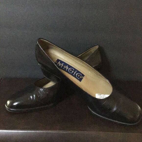 Magic shoes by Andrew Geller Size 7 1/2 small cracks in inside shown - Picture 1 of 11